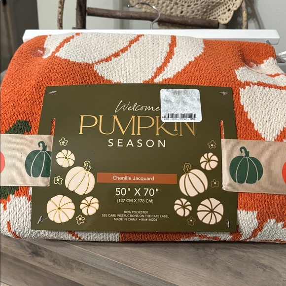 NWT WELCOME PUMPKIN SEASON ORANGE PUMPKIN CHENILLE JACQUARD 50X70 THROW BLANKET - Picture 10 of 11